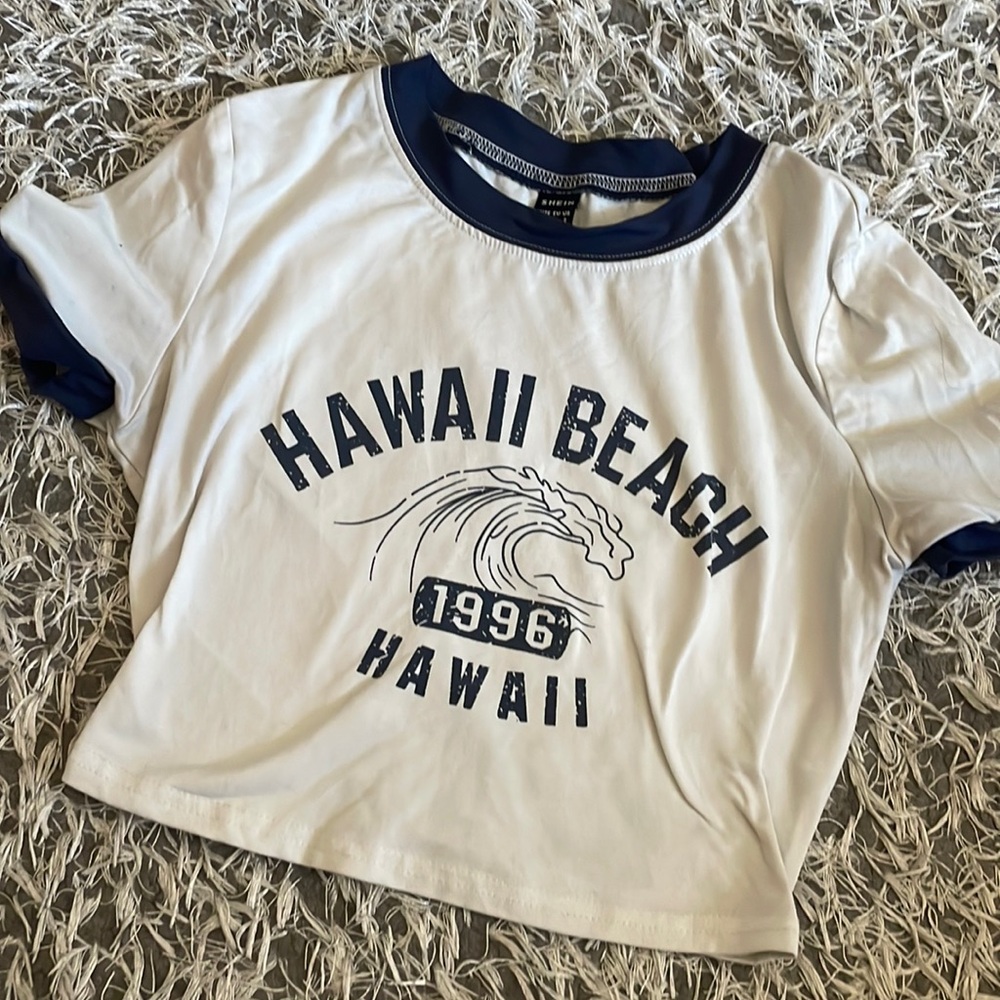 Hawaii beach graphic cropped tee shirt, size xs, new condition
